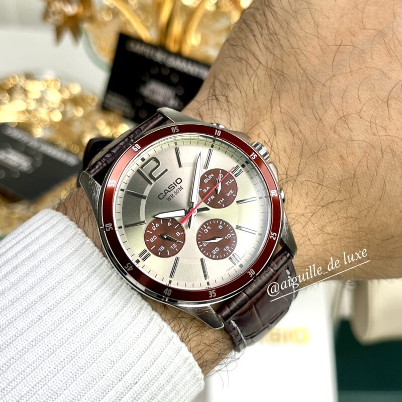 Casio Homme MTP-1374L-7A1 Chronographe Rouge Cuir Cadran Argent MTP-1374L-7A1 https://aiguilledeluxe.com original Algerie DZ