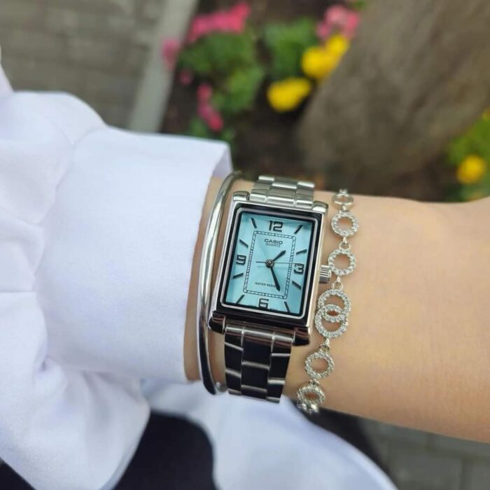 Casio Femme LTP-1234DD-2A en Acier Inoxydable Cadran Carré Bleu LTP-1234DD-2A https://aiguilledeluxe.com original Algerie DZ