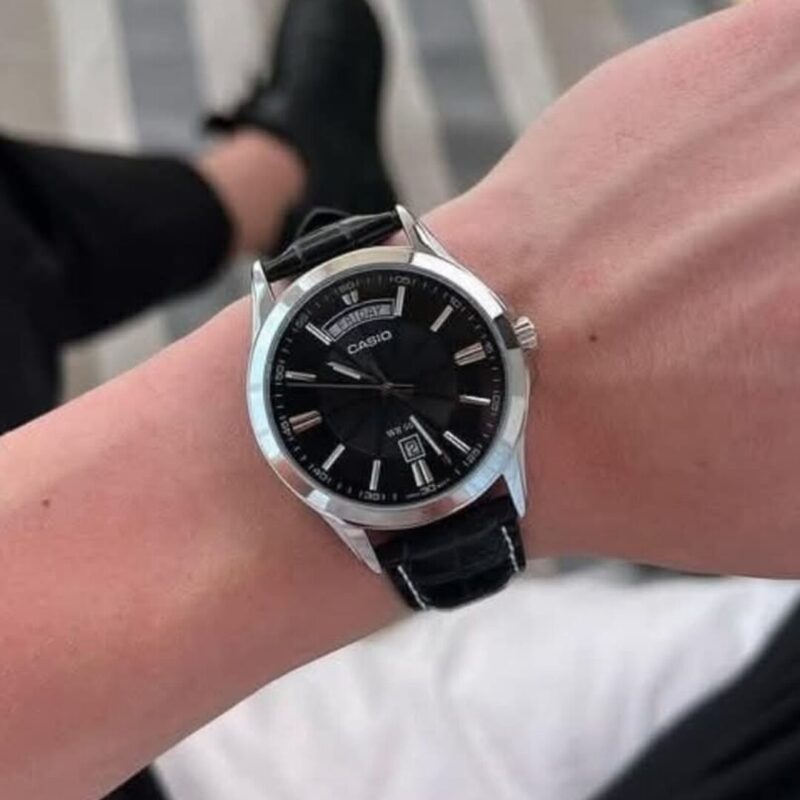 Casio Homme MTP-1381L-1A Bracelet Cuir Cadran Noir Date et Jour MTP-1381L-1A https://aiguilledeluxe.com original Algerie DZ
