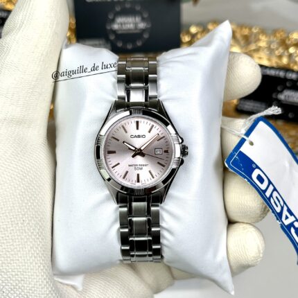 Casio Femme LTP-1308D-4A Élégante Acier Inoxydable Cadran Rose Dateur LTP-1308D-4A https://aiguilledeluxe.com original Algerie DZ
