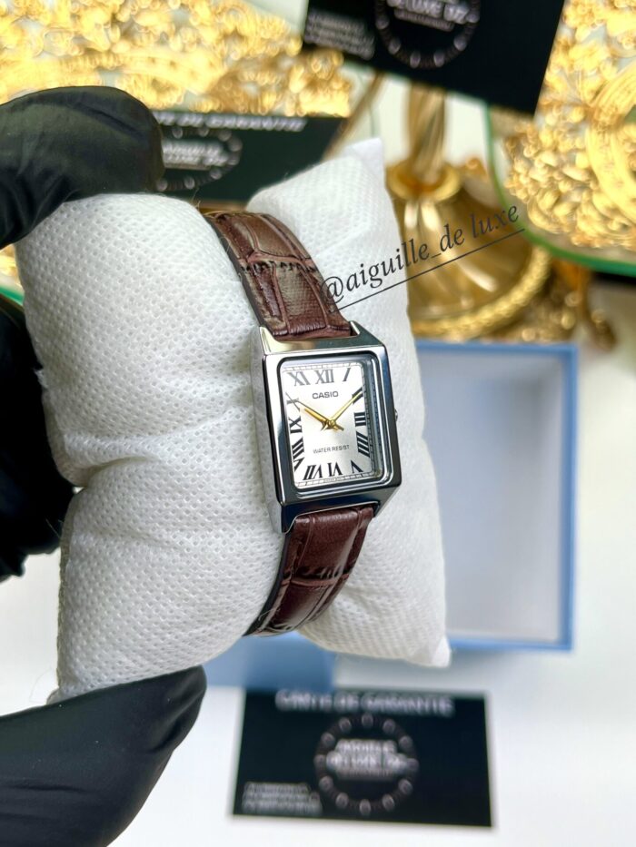 Casio Femme LTP-V007L-9B Élégante Cadran Doré Bracelet Cuir Marron LTP-V007L-9B https://aiguilledeluxe.com original Algerie DZ