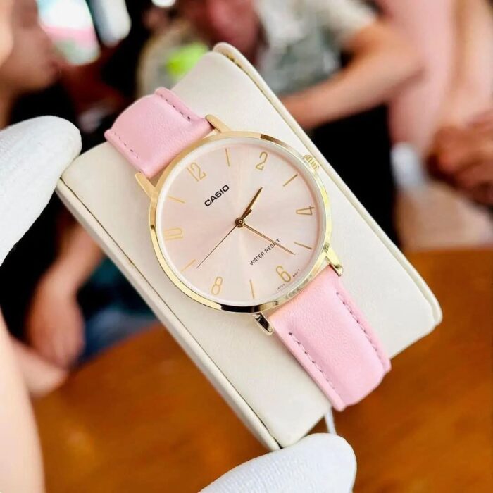 Casio Femme LTP-VT01GL-4B Élégante Boitier Doré Cadran Rose Bracelet Cuir Rose LTP-VT01GL-4B https://aiguilledeluxe.com original Algerie DZ