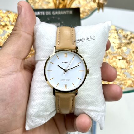 Casio Femme LTP-VT01GL-7B Raffinée Cadran Blanc Bracelet Cuir Marron LTP-VT01GL-7B https://aiguilledeluxe.com original Algerie DZ