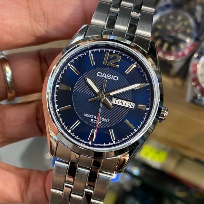 Casio Homme MTP-1335D-2A Stylée Cadran Bleu Bracelet Acier Inoxydable MTP-1335D-2A https://aiguilledeluxe.com original Algerie DZ