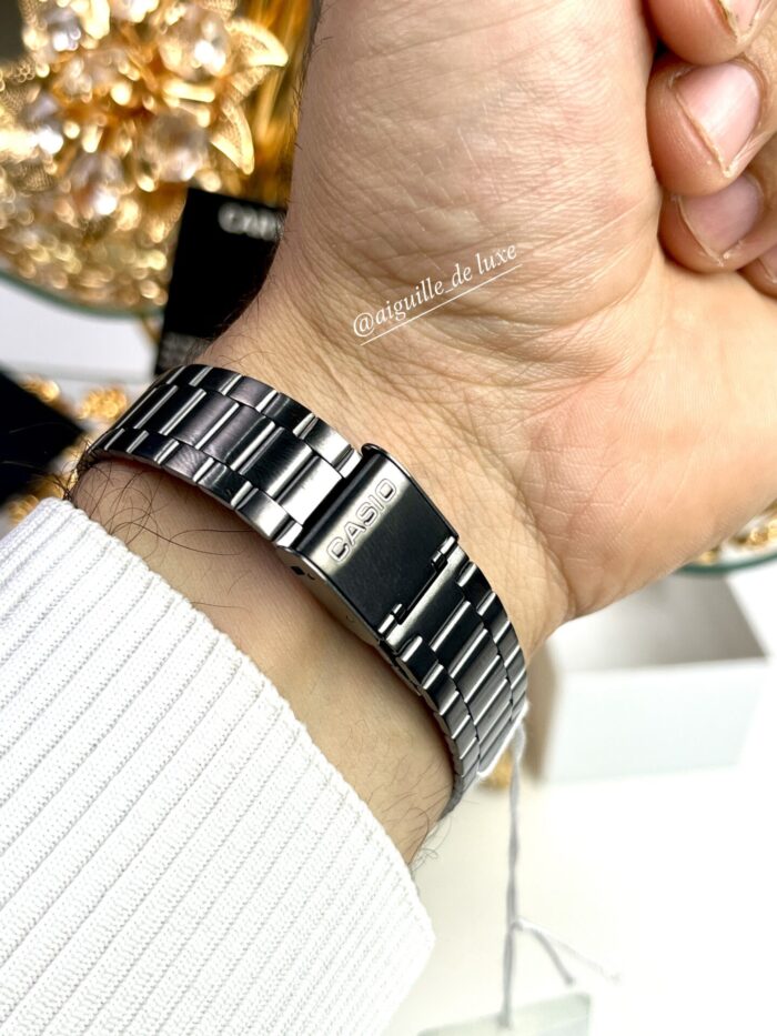 Casio Unisexe A168WGG-1B Élégance Sombre Acier Inoxydable Noir Digital Multifonction A168WGG-1B https://aiguilledeluxe.com original Algerie DZ