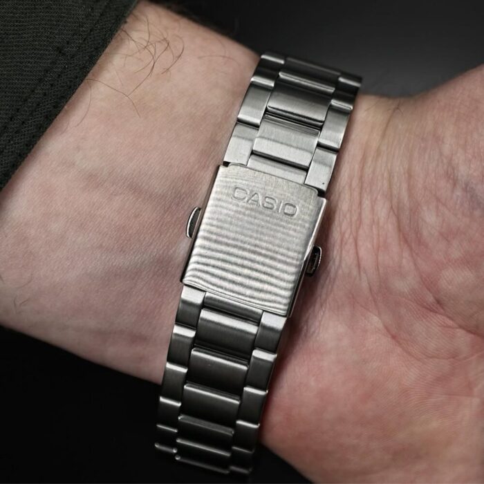 Casio Homme AMW-880D-1A Analogique Numérique Acier Inoxydable Autonomie 10 Ans AMW-880D-1A https://aiguilledeluxe.com original Algerie DZ