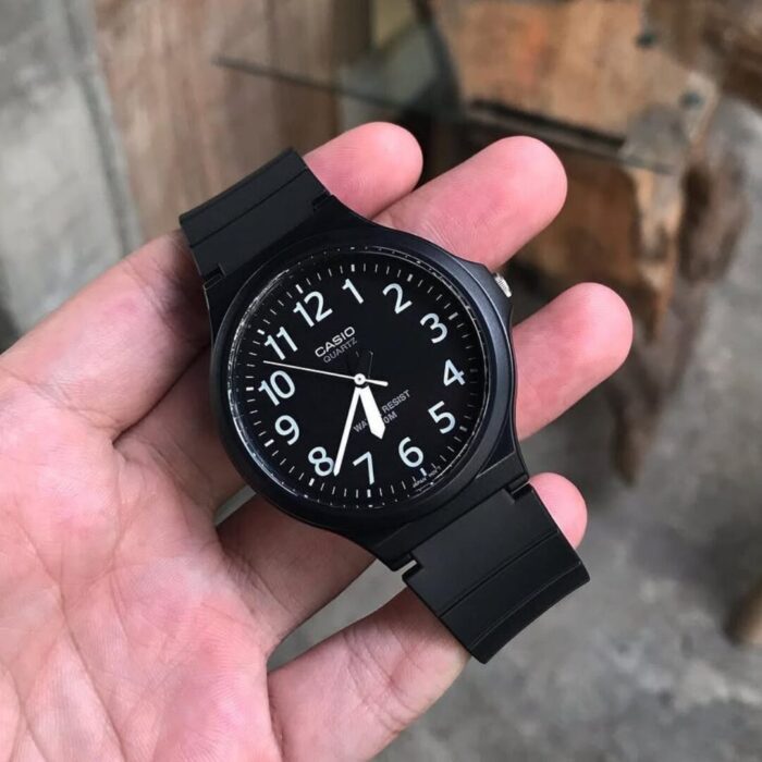 Casio Homme MW-240-1B Montre Analogique Design Classique MW-240-1B https://aiguilledeluxe.com original Algerie DZ