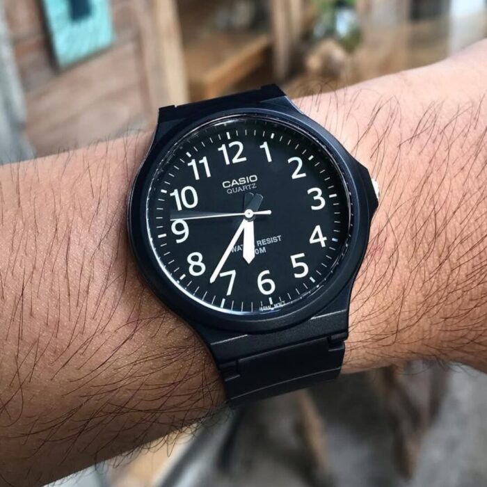 Casio Homme MW-240-1B Montre Analogique Design Classique MW-240-1B https://aiguilledeluxe.com original Algerie DZ