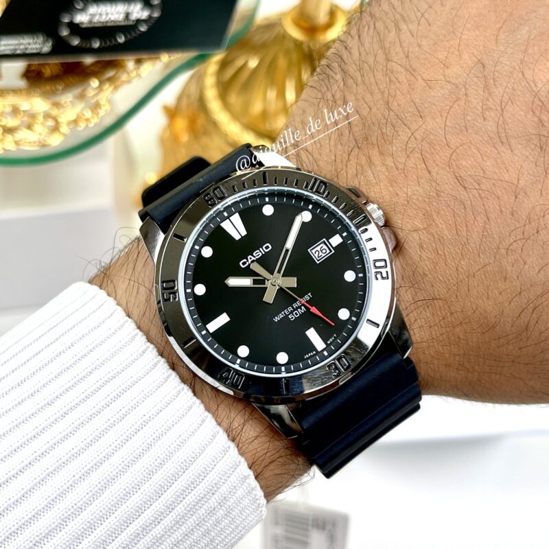 Casio Homme MTP-VD01-1E Sportive Boîtier Acier Inoxydable Bracelet Résine Noire MTP-VD01-1E https://aiguilledeluxe.com original Algerie DZ