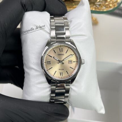 Casio Femme LTP-1302D-4A2 Élégante Acier Inoxydable  Cadran Beige LTP-1302D-4A2 https://aiguilledeluxe.com original Algerie DZ
