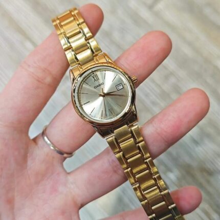 Casio Femme LTP-V002G-9A  Dorée Bracelet Acier Affichage Date LTP-V002G-9A https://aiguilledeluxe.com original Algerie DZ