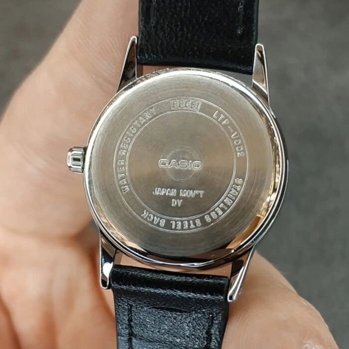 Casio Femme LTP-V002L-7B3 Cuir Marron Cadran Argenté Affichage Date LTP-V002L-7B3 https://aiguilledeluxe.com original Algerie DZ