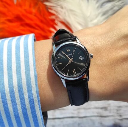 Casio Femme LTP-V002L-7B3 Cuir Marron Cadran Argenté Affichage Date LTP-V002L-7B3 https://aiguilledeluxe.com original Algerie DZ
