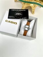 Casio Femme LTP-V002L-7B3 Cuir Marron Cadran Argenté Affichage Date LTP-V002L-7B3 https://aiguilledeluxe.com original Algerie DZ