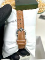 Casio Femme LTP-V002L-7B3 Cuir Marron Cadran Argenté Affichage Date LTP-V002L-7B3 https://aiguilledeluxe.com original Algerie DZ