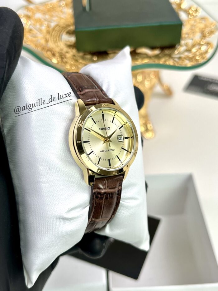 Casio Femme LTP-V004GL-9A Dorée Bracelet Cuir Marron Cadran Doré LTP-V004GL-9A https://aiguilledeluxe.com original Algerie DZ