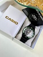 Casio Homme MRW-230H-1E3 Analogique Sportive Lunette Rotative Verte Affichage Jour-Date MRW-230H-1E3 https://aiguilledeluxe.com original Algerie DZ