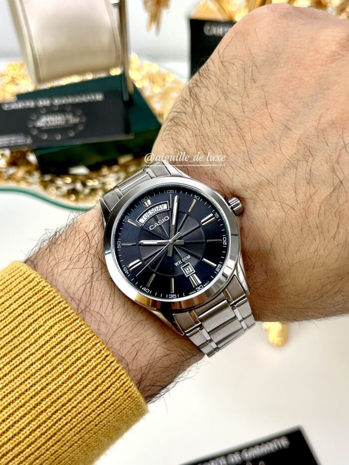 Casio Homme MTP-1381D-1A Montre Analogique Acier Inoxydable Cadran Blanc Date/Jour MTP-1381D-7A https://aiguilledeluxe.com original Algerie DZ