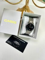 Casio Homme MTP-V002D-1B3  Classique Acier Inoxydable Cadran Noir Affichage Date MTP-V002D-1B3 https://aiguilledeluxe.com original Algerie DZ