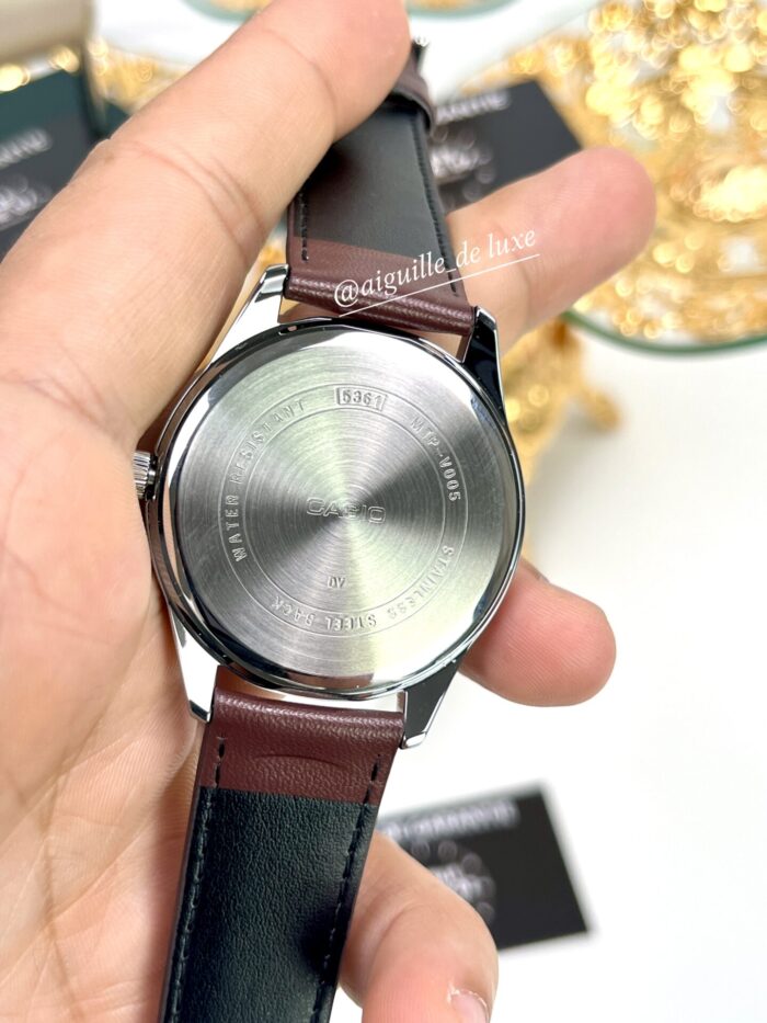 Casio Homme MTP-V005L-7B5 Classique Cadran Argenté Bracelet Cuir Marron MTP-V005L-7B5 https://aiguilledeluxe.com original Algerie DZ