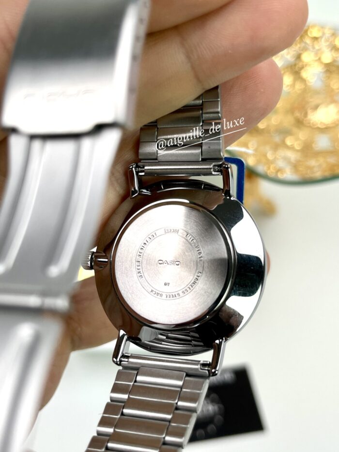 Casio Homme MTP-VT03D-3B Acier Inoxydable Sobriété Cadran Vert MTP-VT03D-3B https://aiguilledeluxe.com original Algerie DZ