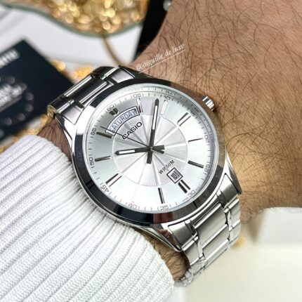 Casio Homme MTP-1381D-1A Montre Analogique Acier Inoxydable Cadran Blanc Date/Jour MTP-1381D-7A https://aiguilledeluxe.com original Algerie DZ