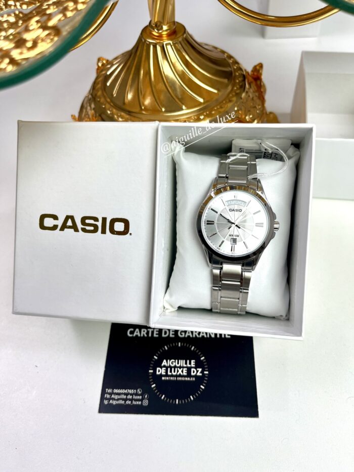 Casio Homme MTP-1381D-1A Montre Analogique Acier Inoxydable Cadran Blanc Date/Jour MTP-1381D-7A https://aiguilledeluxe.com original Algerie DZ