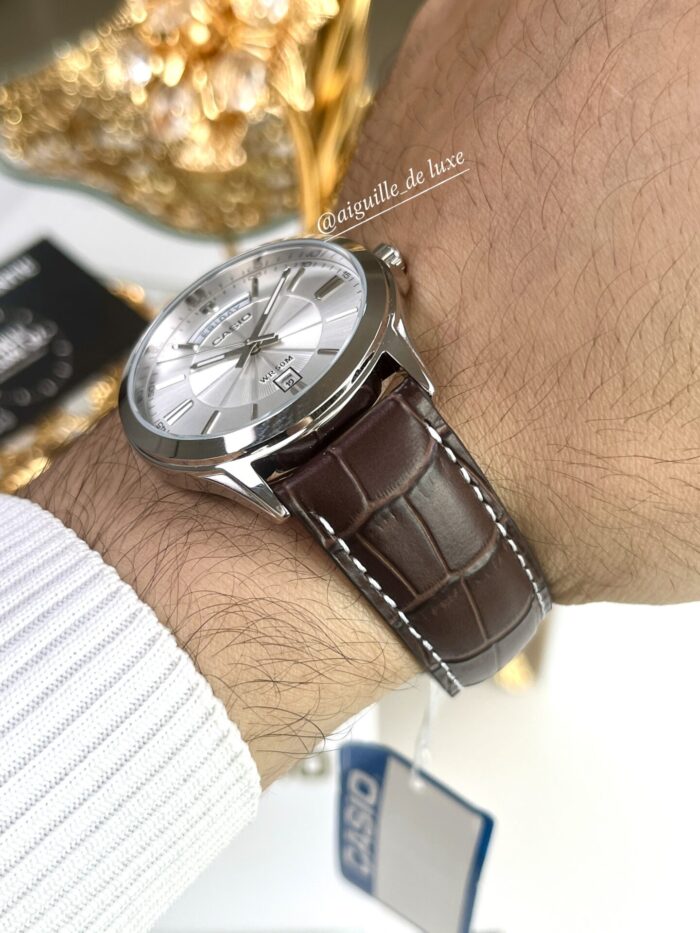 Casio Homme MTP-1381L-7A Bracelet Cuir Cadran Blanc Date et Jour MTP-1381L-7A https://aiguilledeluxe.com original Algerie DZ