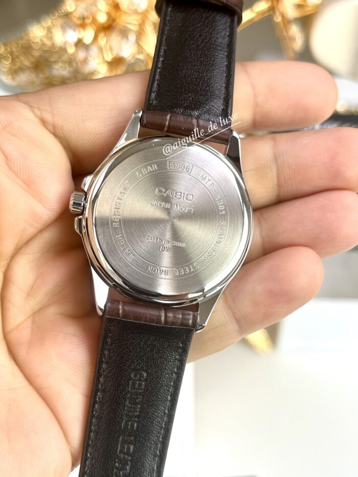 Casio Homme MTP-1381L-7A Bracelet Cuir Cadran Blanc Date et Jour MTP-1381L-7A https://aiguilledeluxe.com original Algerie DZ