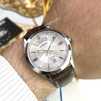 Casio Homme MTP-1381L-7A Bracelet Cuir Cadran Blanc Date et Jour MTP-1381L-7A https://aiguilledeluxe.com original Algerie DZ