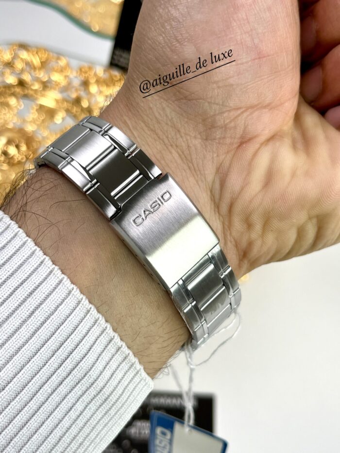 Casio Homme MTP-V002D-2B3 Classique Style Cadran bleu Foncé Dateur MTP-V002D-2B3 https://aiguilledeluxe.com original Algerie DZ