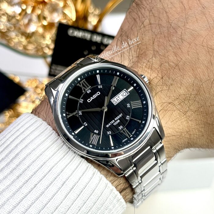 Casio Homme MTP‑1384D‑1A Classe Acier Inoxydable Cadran Noir Jour/Date MTP-1384D-1A https://aiguilledeluxe.com original Algerie DZ