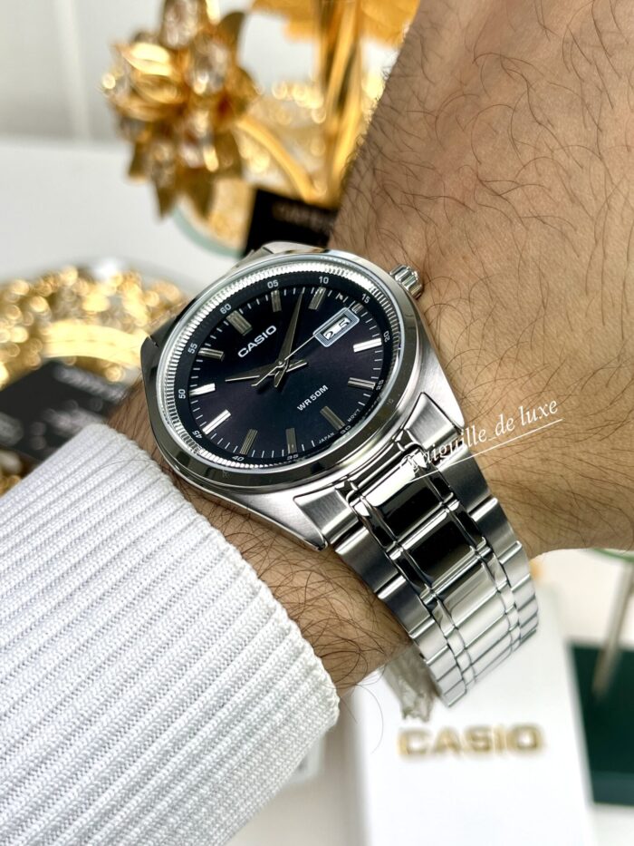 Casio Homme MTP‑B180D‑3A Montre Métal Vert Élégante et Fonctionnelle MTP-B180D-3A https://aiguilledeluxe.com original Algerie DZ