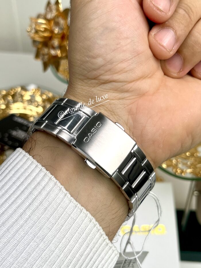 Casio Homme MTP‑1374D‑7A Montre Sportive Acier avec Affichage Jour/Date MTP-1374D-7A https://aiguilledeluxe.com original Algerie DZ