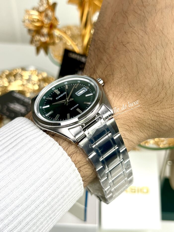 Casio Homme MTP‑B180D‑3A Montre Métal Vert Élégante et Fonctionnelle MTP-B180D-3A https://aiguilledeluxe.com original Algerie DZ