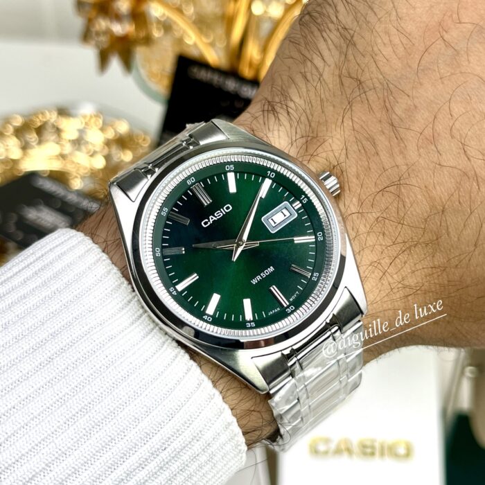Casio Homme MTP‑B180D‑3A Montre Métal Vert Élégante et Fonctionnelle MTP-B180D-3A https://aiguilledeluxe.com original Algerie DZ