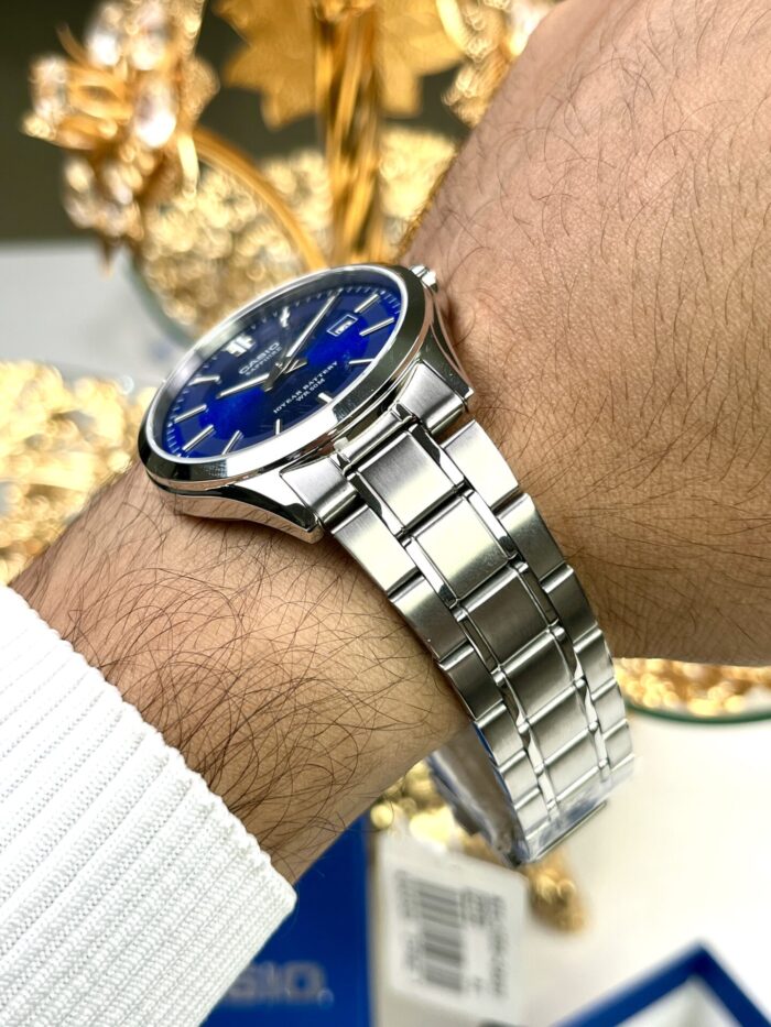 Casio Homme MTS-100D-2A Élégance Sportive Verre Saphir Autonomie 10 Ans MTS-100D-2A https://aiguilledeluxe.com original Algerie DZ