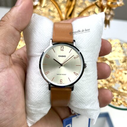 Casio Femme LTP-VT01L-5B Montre Élégante Cuir Marron Cadran Beige LTP-VT01L-5B https://aiguilledeluxe.com original Algerie DZ