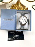 Casio Homme MTP-1384D-7A2 Montre Élégante Moderne Cadran Blanc Accents Bleus MTP-1384D-7A2 https://aiguilledeluxe.com original Algerie DZ