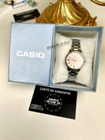 Casio Femme LTP-1303D-7A Montre Élégante Acier Inoxydable Cadran Clair LTP-1303D-4A-1 https://aiguilledeluxe.com original Algerie DZ