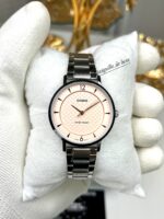 Casio Femme LTP-VT04D-7A Élégante Cadran Blanc/Champagne Acier Argenté LTP-VT04D-7A https://aiguilledeluxe.com original Algerie DZ