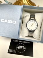 Casio Femme LTP-VT04D-7A Élégante Cadran Blanc/Champagne Acier Argenté LTP-VT04D-7A https://aiguilledeluxe.com original Algerie DZ