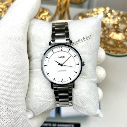 Casio Femme LTP-VT04D-7A Élégante Cadran Blanc/Champagne Acier Argenté LTP-VT04D-7A https://aiguilledeluxe.com original Algerie DZ