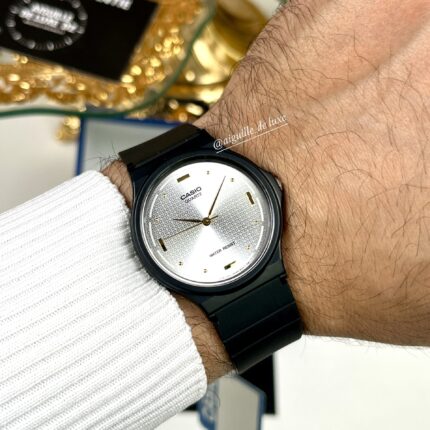 Casio Unisexe MQ-76-7A1 Bracelet Résine Noir & Blanc Minimaliste Léger MQ-76-7A1 https://aiguilledeluxe.com original Algerie DZ